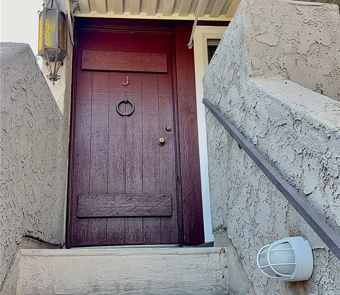 621 N Alhambra Ave — Photo 1