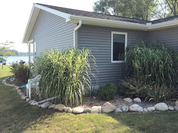 4th image of 990 Lakeview Dr