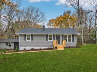 142 Bishop Ln, Burns, TN 37029