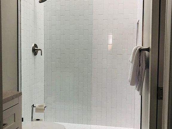 5th image of 3336 1/2 Franklin St