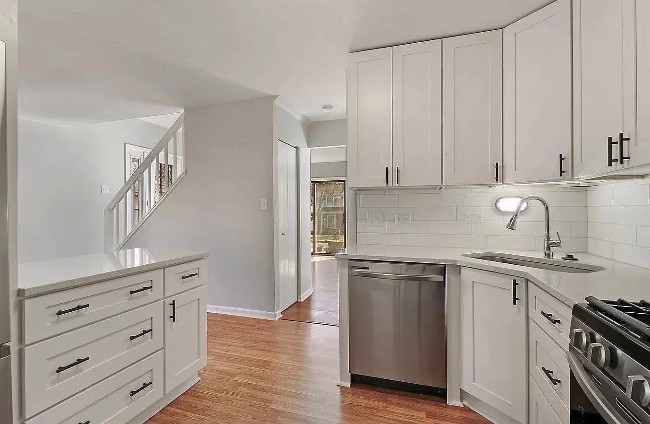 2 bed, 1.5 bath, 1300 sqft, $2,600 — Photo 3