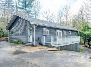 449 Holiday Dr, Hendersonville, NC 28739