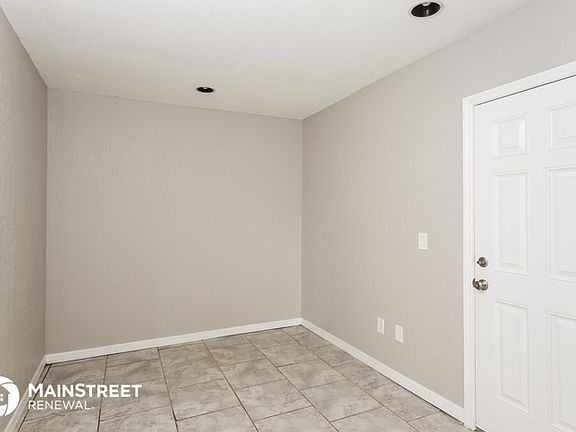 5th image of 3262 Montclair Cir