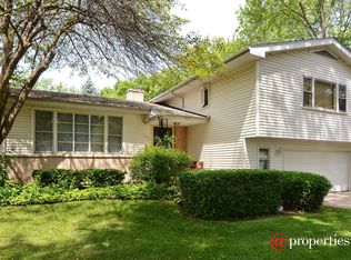 102 S Kenilworth Ave, Mount Prospect, IL 60056