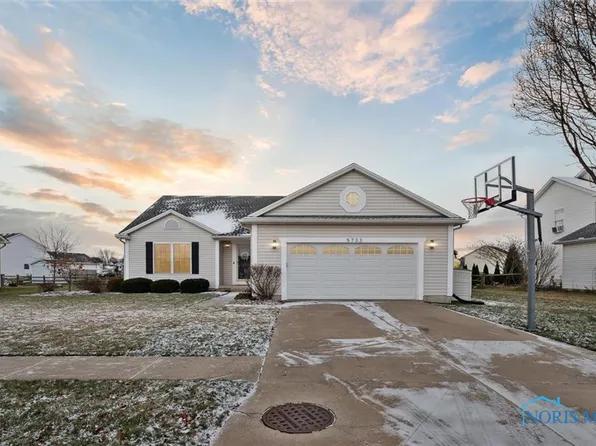 5733 Blue Grass Dr, Walbridge, OH 43465