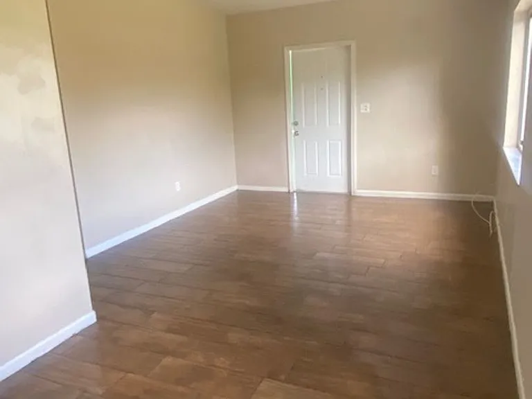 1162 Hampshire Ave — Photo 20