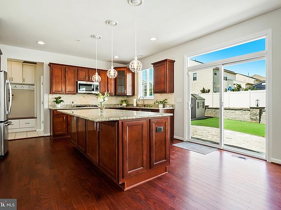 5th image of 8204 Cottonwood Ct