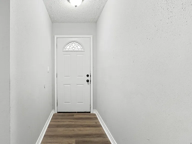6814 Oldham — Photo 3