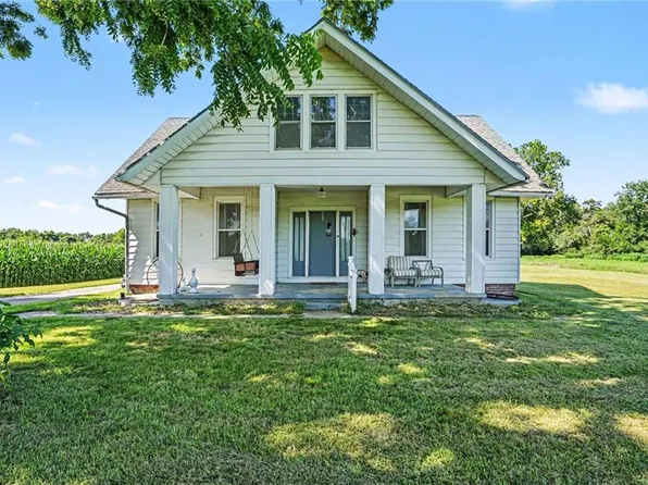 317 Lincoln St, Wathena, KS 66090