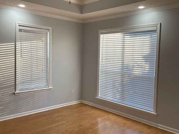 3rd image of 3421 Sussex Dr