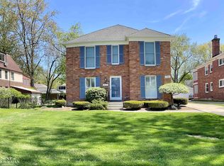 746 Trombley Rd, Grosse Pointe, MI 48230