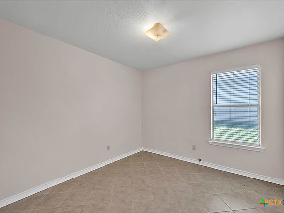 5th image of 2703 Larkspur Dr