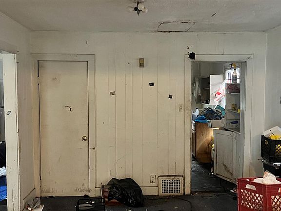 5th image of 15868 Parkside St