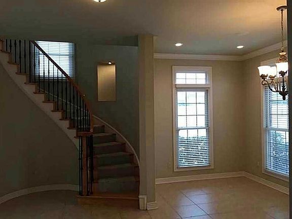 4th image of 2616 Everest Ave