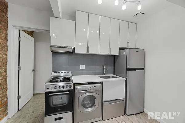 Rented by REAL New York | media 18