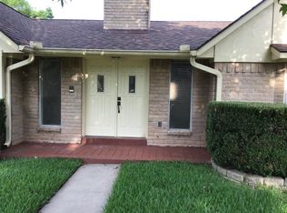 1215 Ashwood Dr, Sugar Land, TX 77498