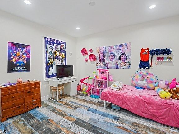 5th image of 8006 Oakleaf Cir