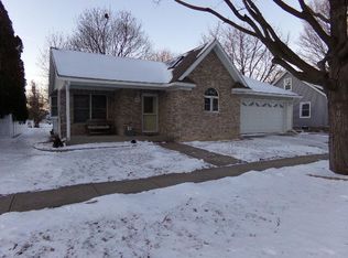 507 7th St, Durant, IA 52747