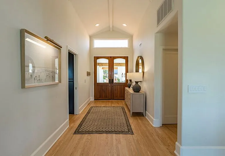 12 S Stonington Rd — Photo 3