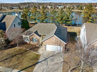 704 Lake Ridge Dr, South Elgin, IL 60177