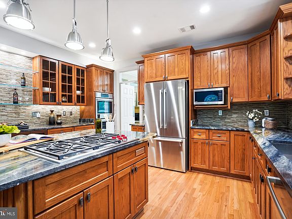 2nd image of 3237 Navy Dr