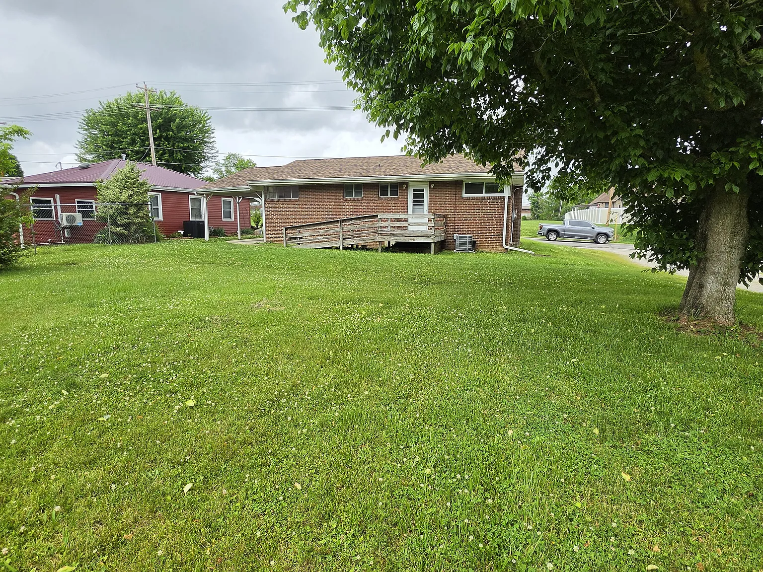 3 bed, 988 sqft, $1,300 — Photo 2