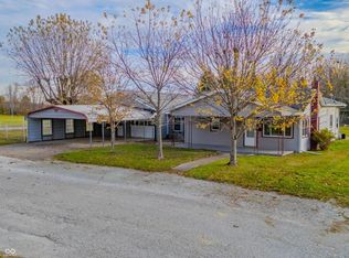 943 N 12th St, Elwood, IN 46036