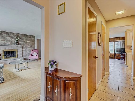 3rd image of 47 Hillcrest Dr