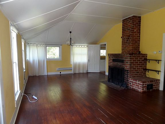 2nd image of 150 Oak Hill Way