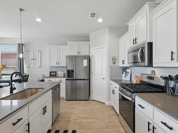 15912 Leinster Pass, Justin, TX 76247