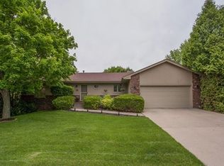 75 Penfro Dr, Iowa City, IA 52246