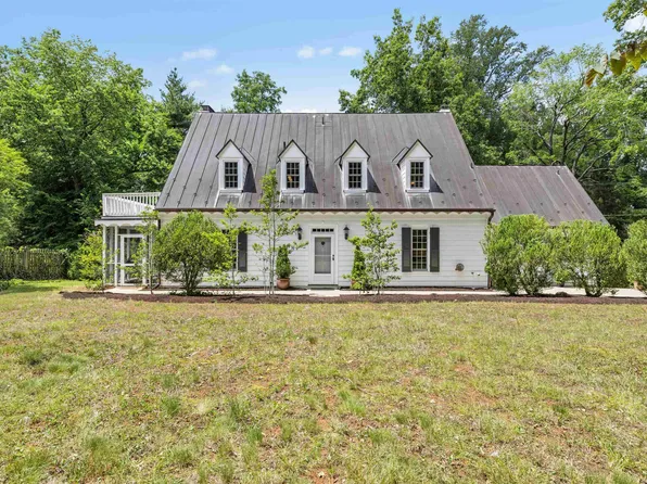 1868 Edgewood Ln, Charlottesville, VA 22903