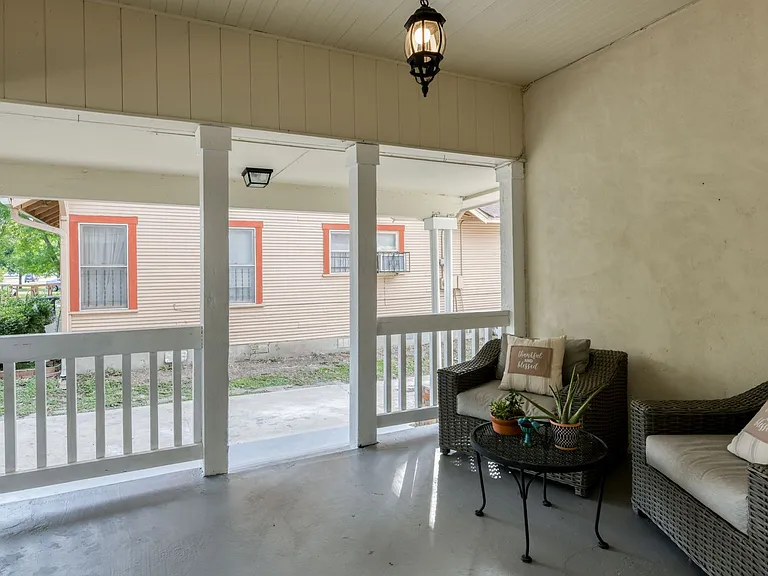 1932 W Huisache Ave — Photo 6