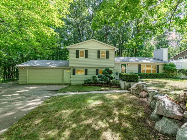 4142 Janet Dr, Harrison, MI 48625