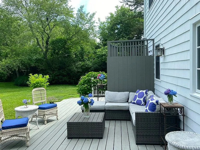 251 Meadows W — Photo 8