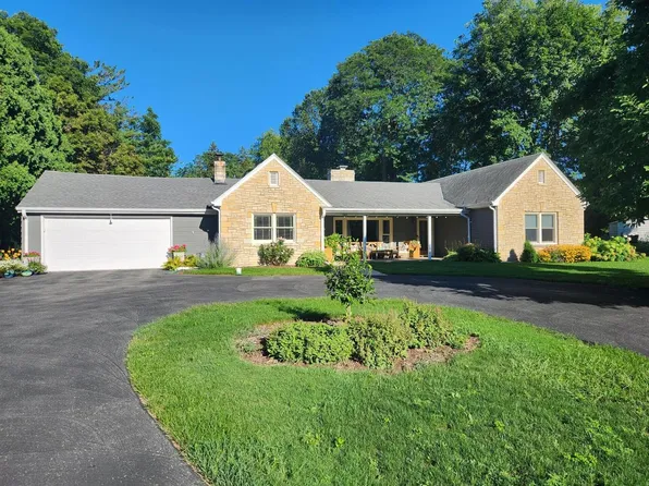 2440 Thornapple LANE, Brookfield, WI 53005