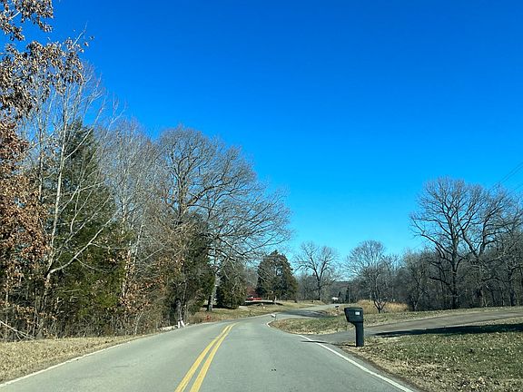 4th image of 1642 Bend Rd