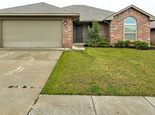 1104 Chestnut Creek Dr, Yukon, OK 73099