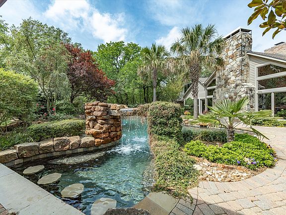 3rd image of 625 Estates Dr