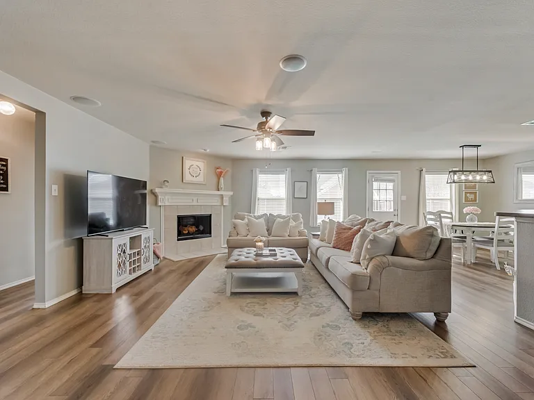 9805 Tanglebrush Dr — Photo 17