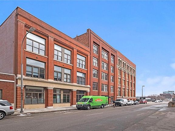 2nd image of 306 W 7th St APT 102