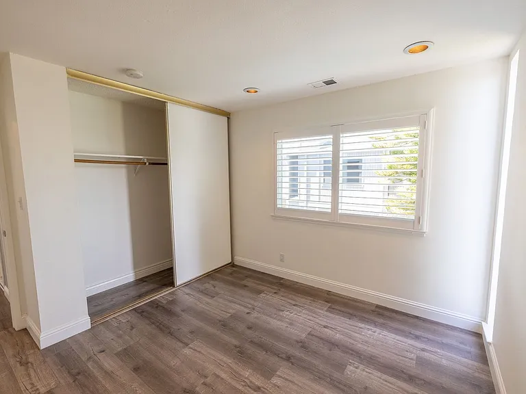996 Silverado Ct — Photo 17