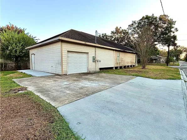 802 S Colorado St, Port Lavaca, TX 77979