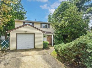 38 McLoughlin St, Glen Cove, NY 11542