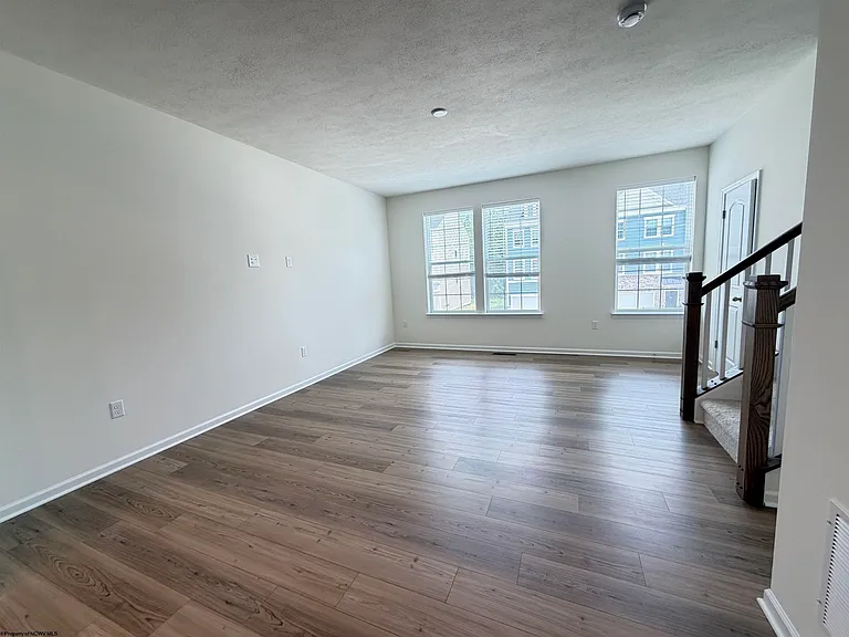42 Dover Ct — Photo 6