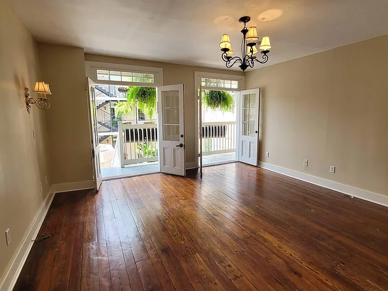 517 Dumaine St #1R — Photo 12