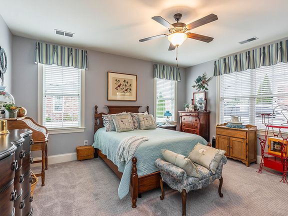 4th image of 203 Daffodil Ct