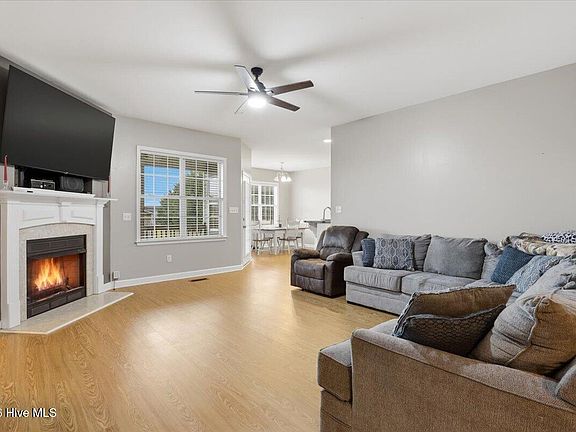 3rd image of 305 Wakefield Drive