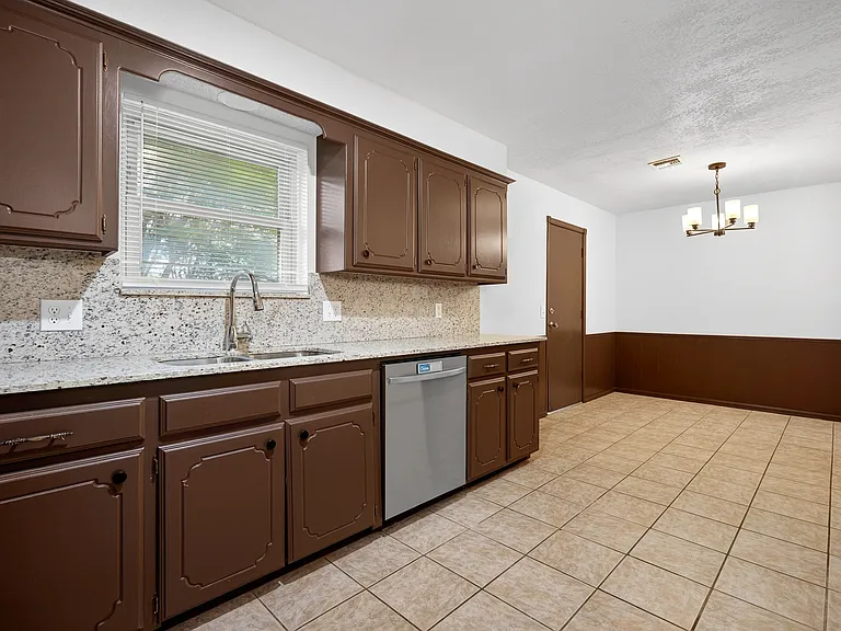 742 W Juniper Dr — Photo 6