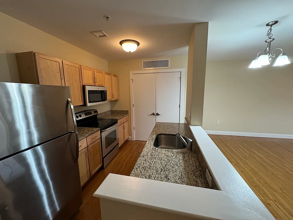 375 Rantoul St #209